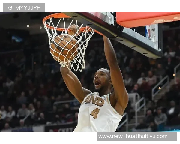 小莫布里半场表现出色7投4中贡献11分4篮板1助攻1盖帽